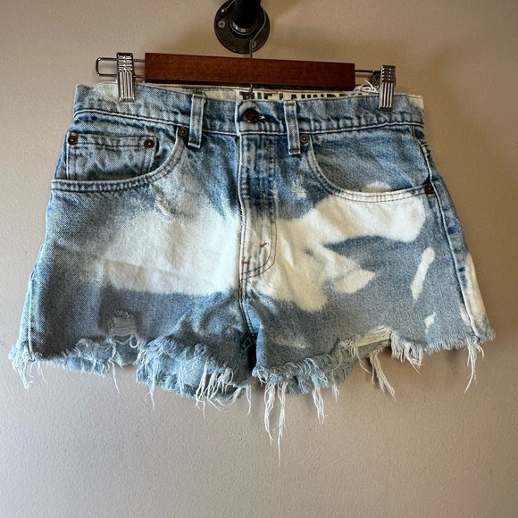 Levi's Laundry Room Denim Shorts Bleach Distressed Frayed Hem Cut Off Size 32 - Picture 1 of 8